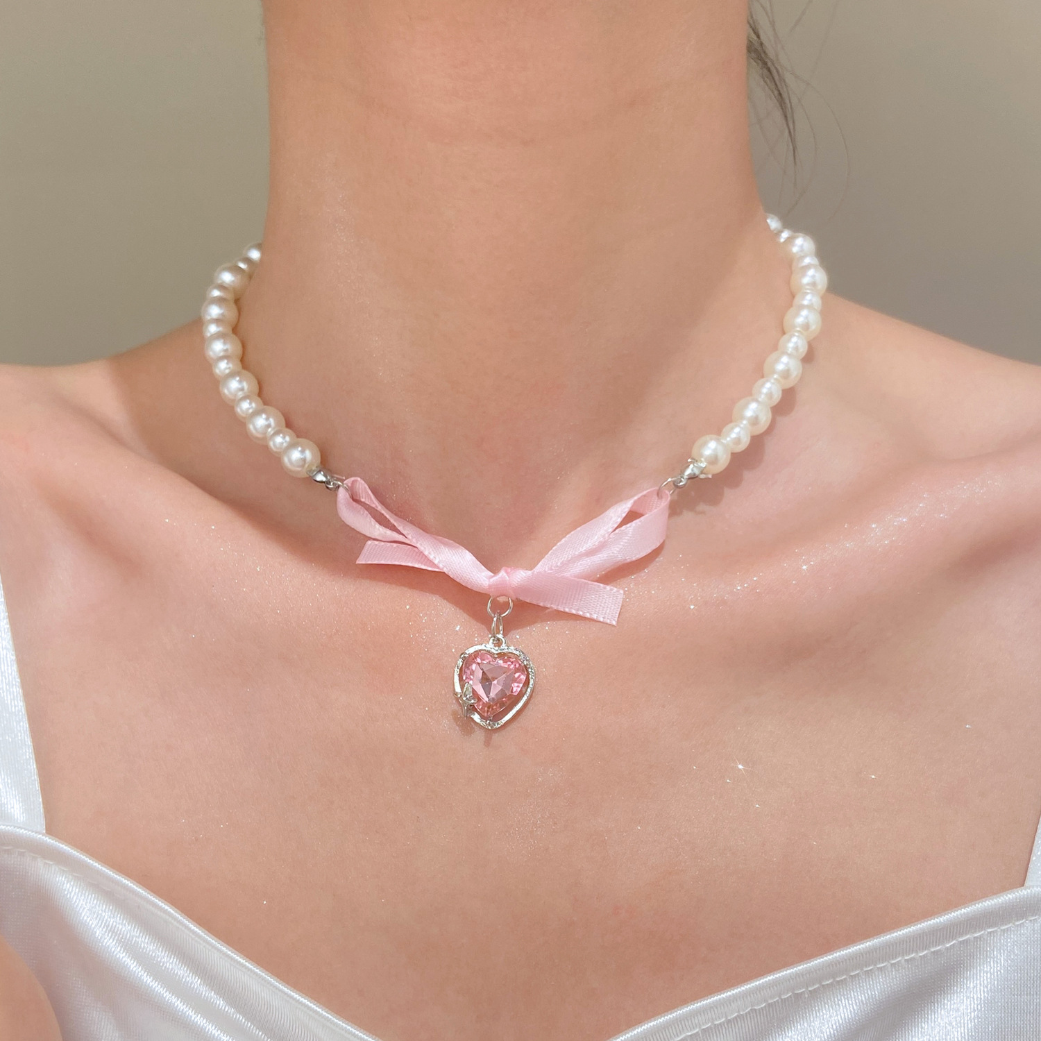 Franse Romantische Roze Strik  - Pearl Trim Chain recensie en prijs